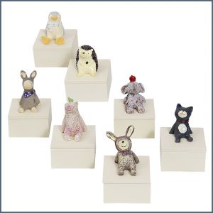 Small wooden box with animal figures ― Contieurope
